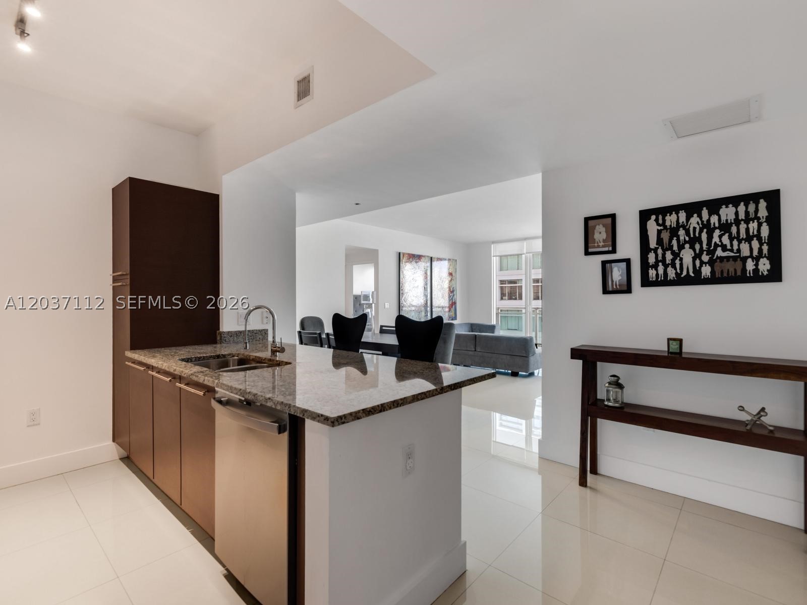 950 Brickell Bay Dr #1404, Miami FL 33131