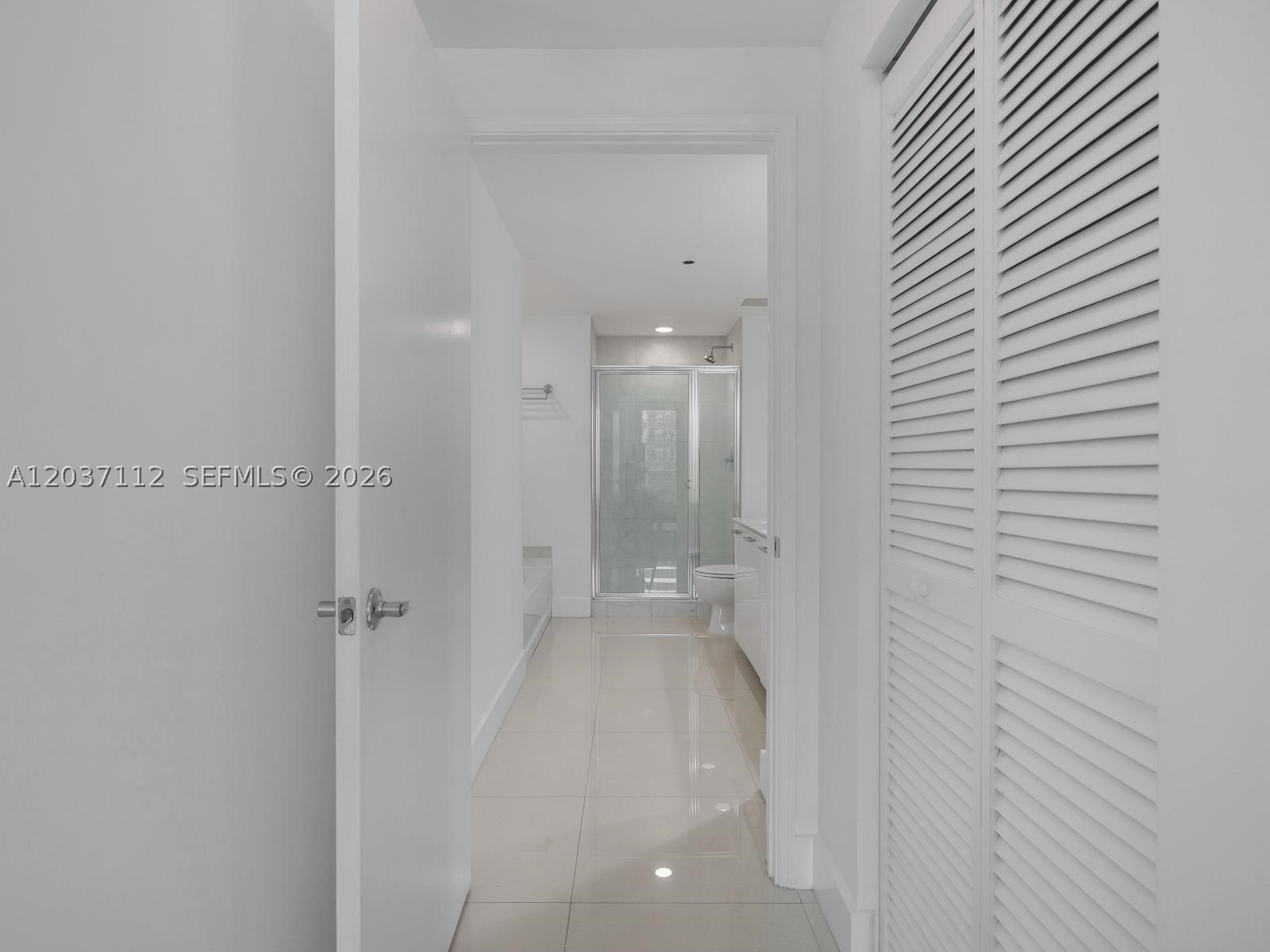 950 Brickell Bay Dr #1404, Miami FL 33131