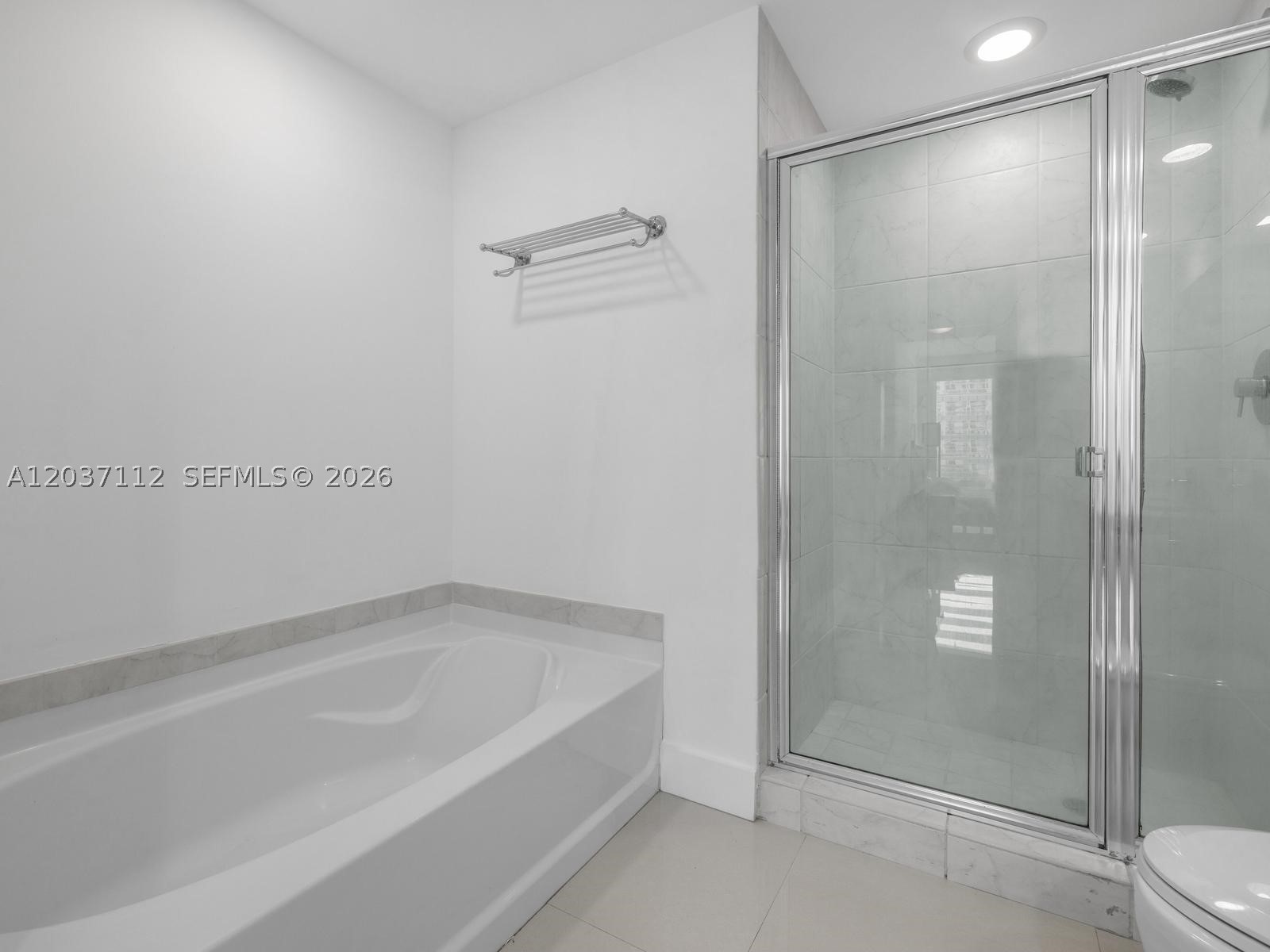 950 Brickell Bay Dr #1404, Miami FL 33131