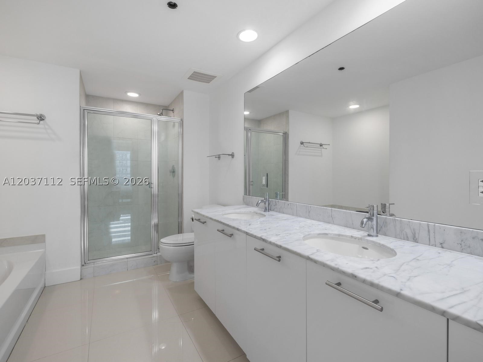 950 Brickell Bay Dr #1404, Miami FL 33131