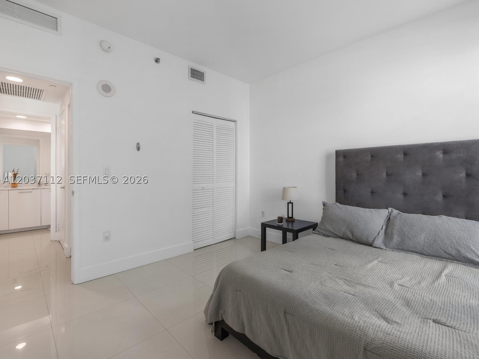950 Brickell Bay Dr #1404, Miami FL 33131