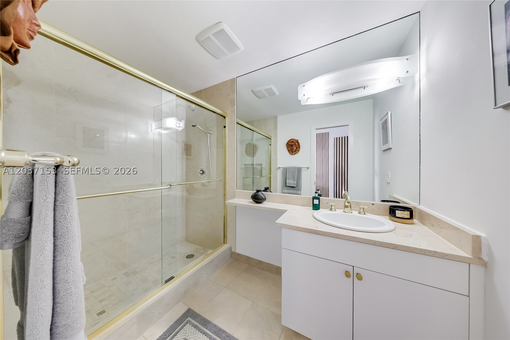 1000 Venetian Way #1902, Miami FL 33139