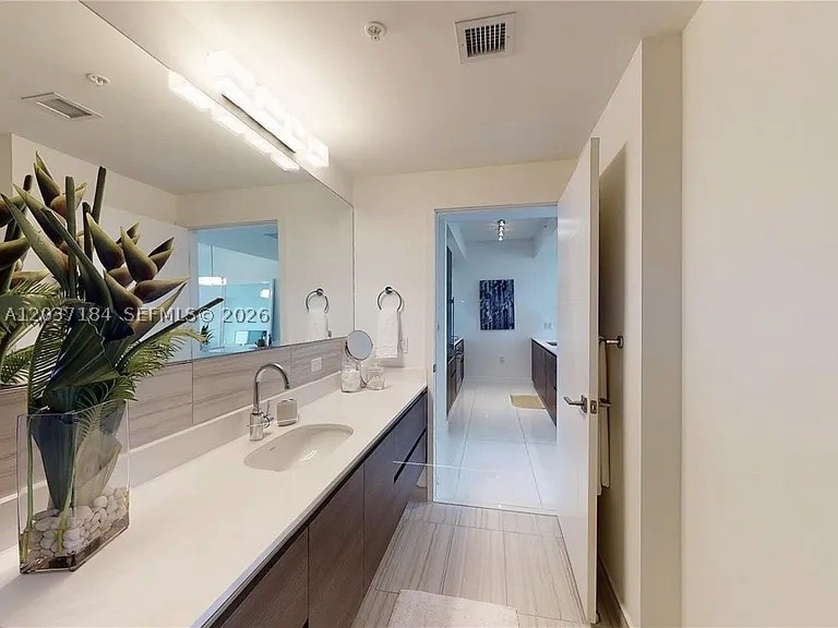 301 Altara Ave #527, Coral Gables FL 33146