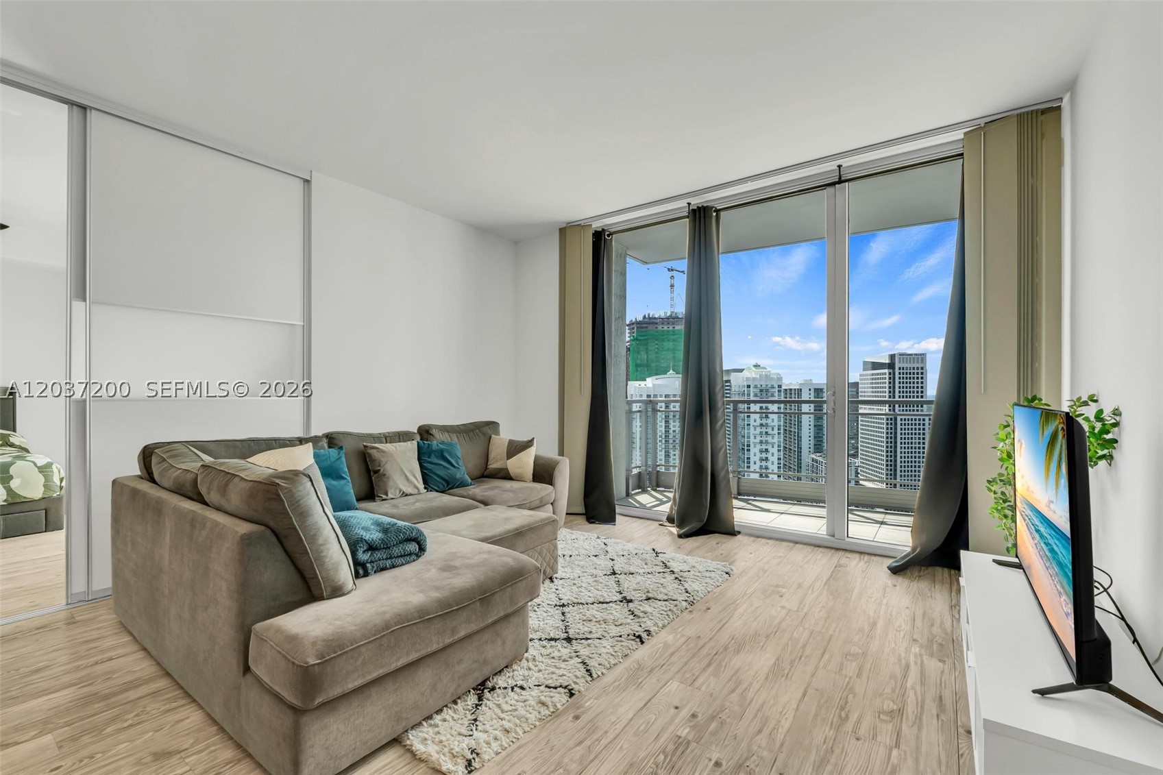 90 SW 3rd St #4303, Miami FL 33130