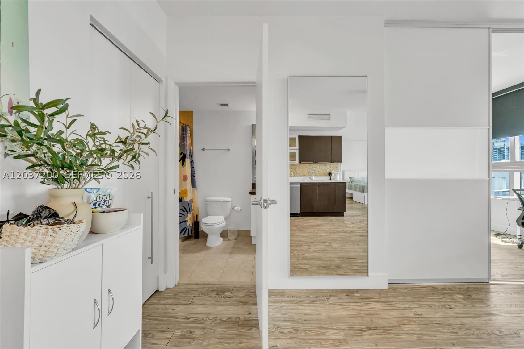 90 SW 3rd St #4303, Miami FL 33130