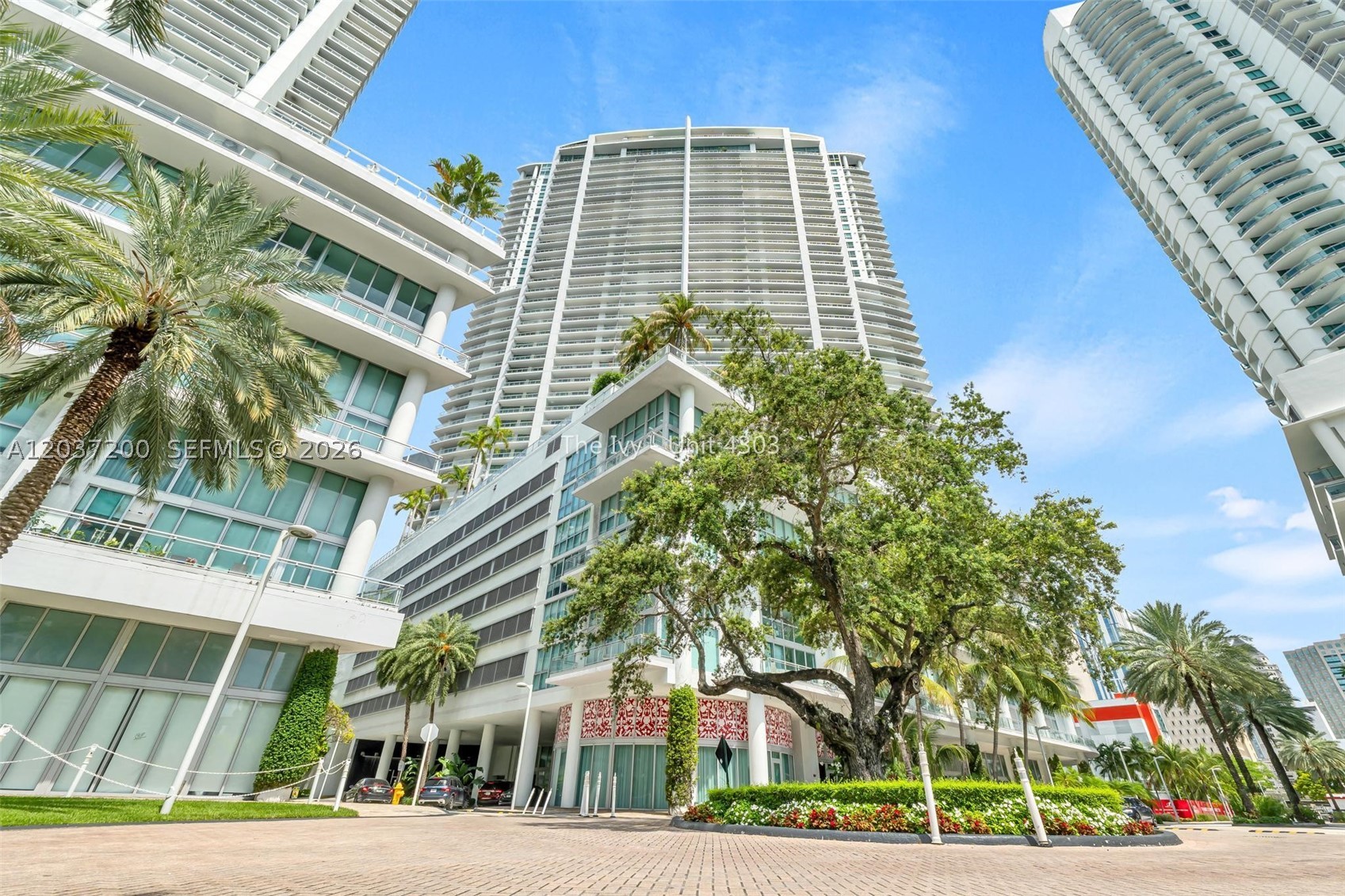 90 SW 3rd St #4303, Miami FL 33130