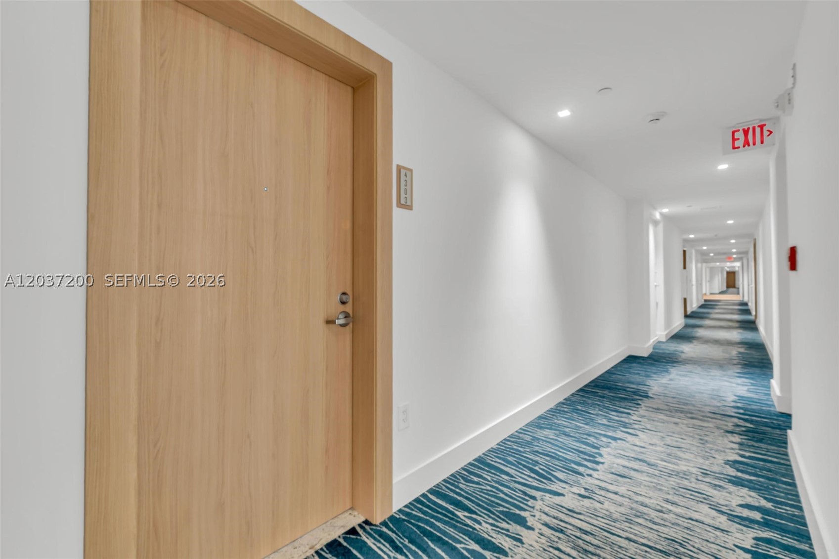 90 SW 3rd St #4303, Miami FL 33130