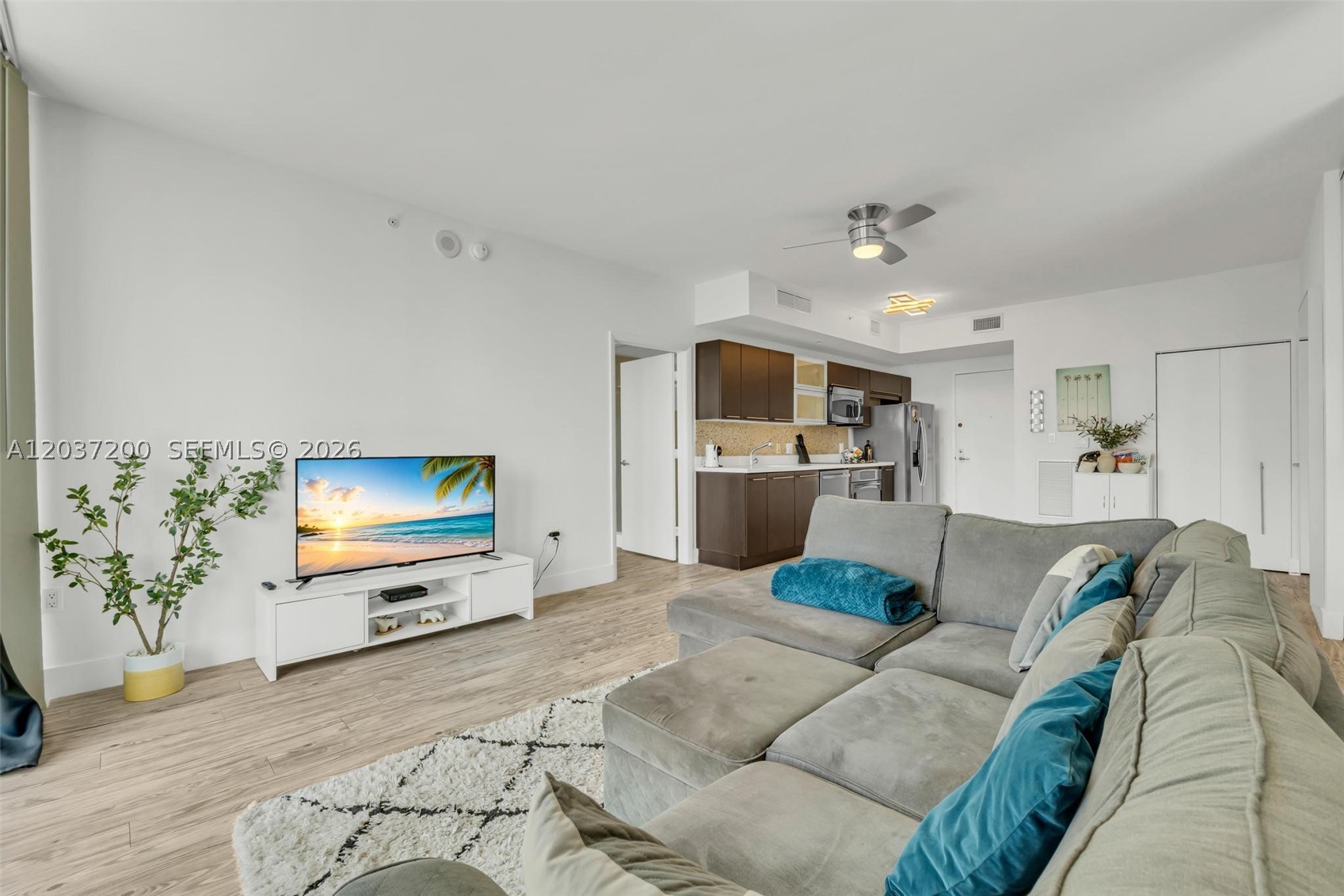 90 SW 3rd St #4303, Miami FL 33130