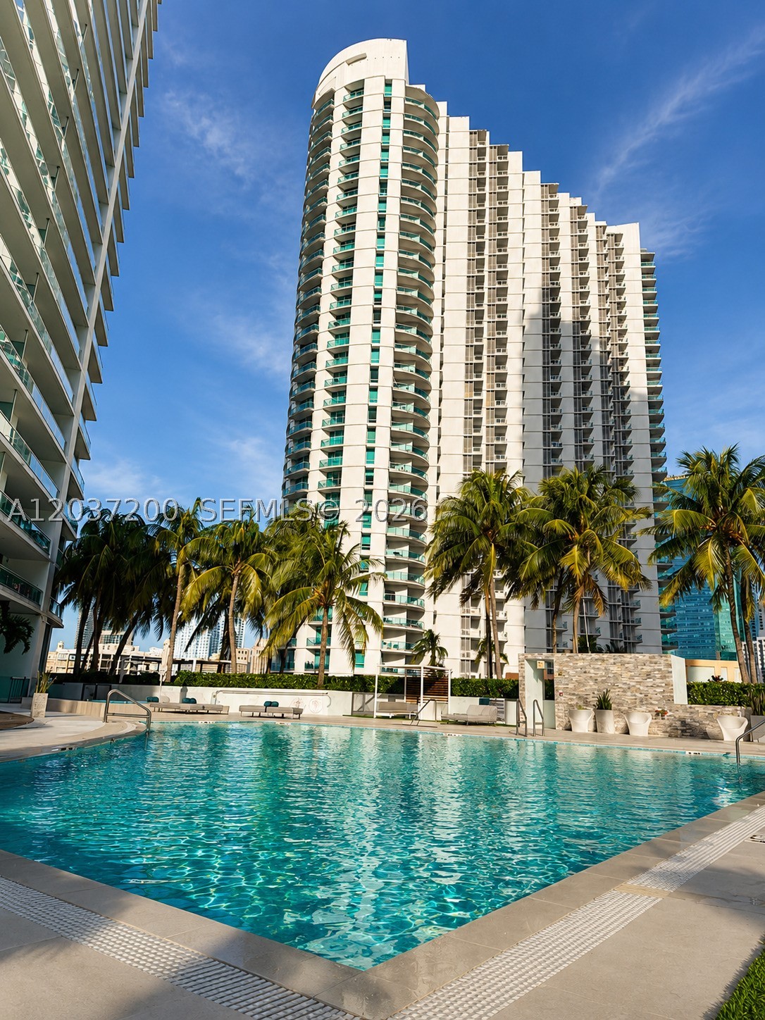 90 SW 3rd St #4303, Miami FL 33130