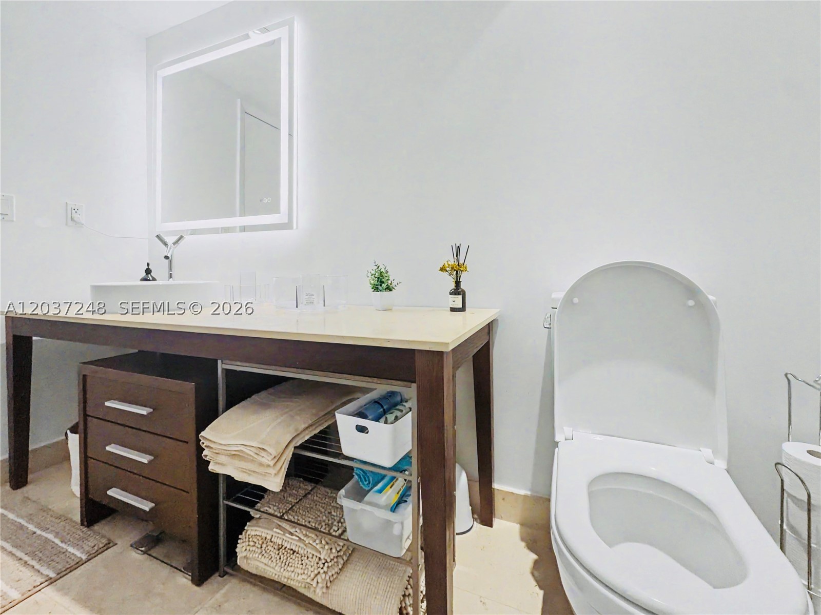 465 Brickell Ave #1605, Miami FL 33131