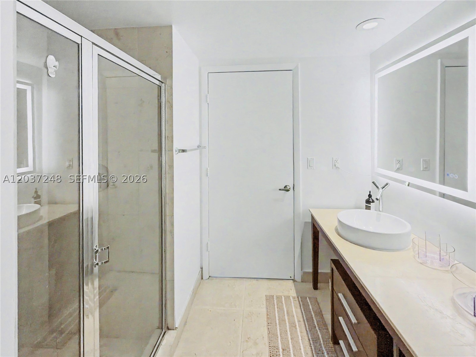 465 Brickell Ave #1605, Miami FL 33131