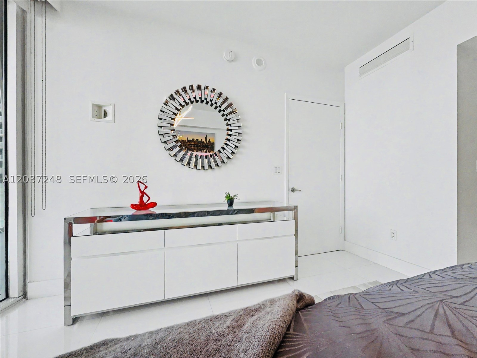 465 Brickell Ave #1605, Miami FL 33131