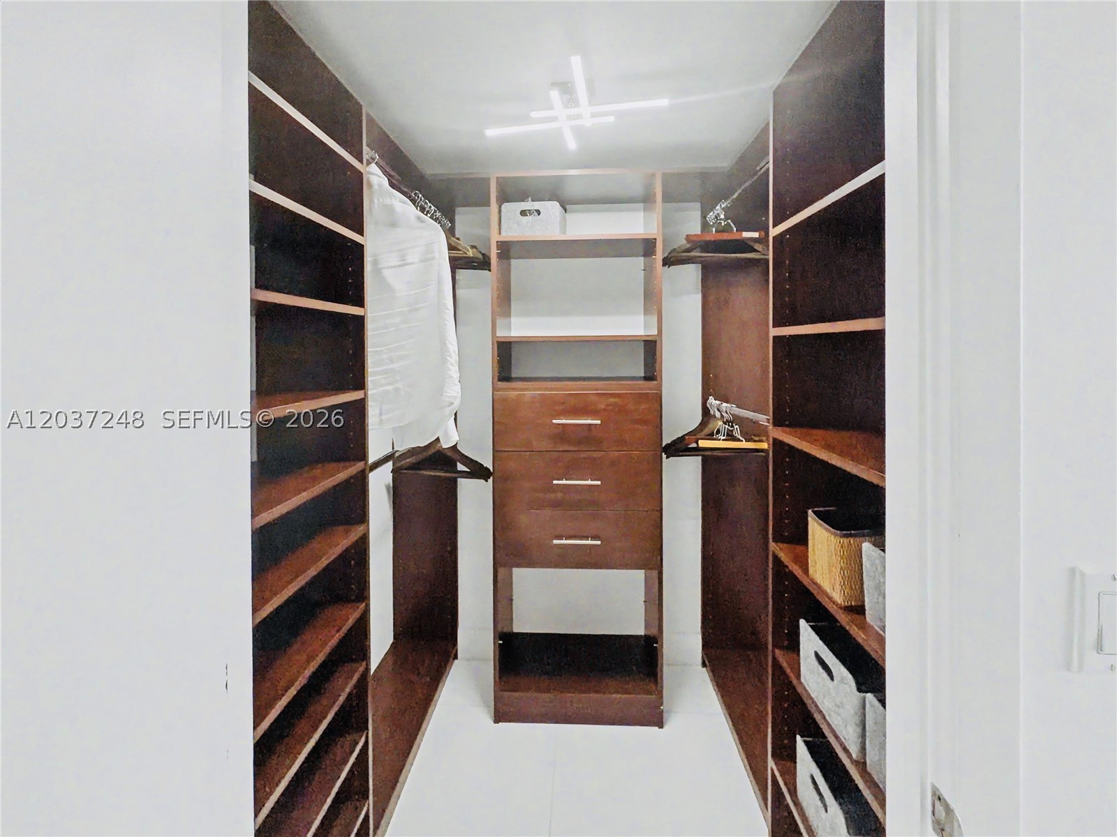 465 Brickell Ave #1605, Miami FL 33131