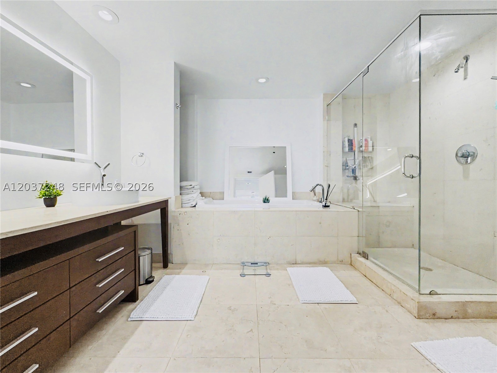 465 Brickell Ave #1605, Miami FL 33131