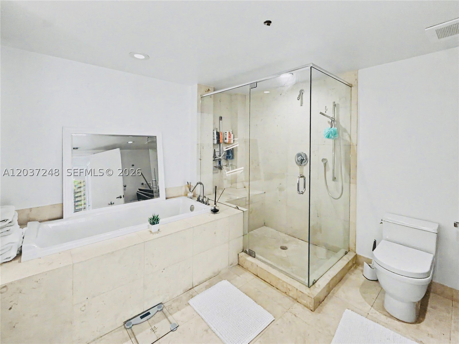 465 Brickell Ave #1605, Miami FL 33131