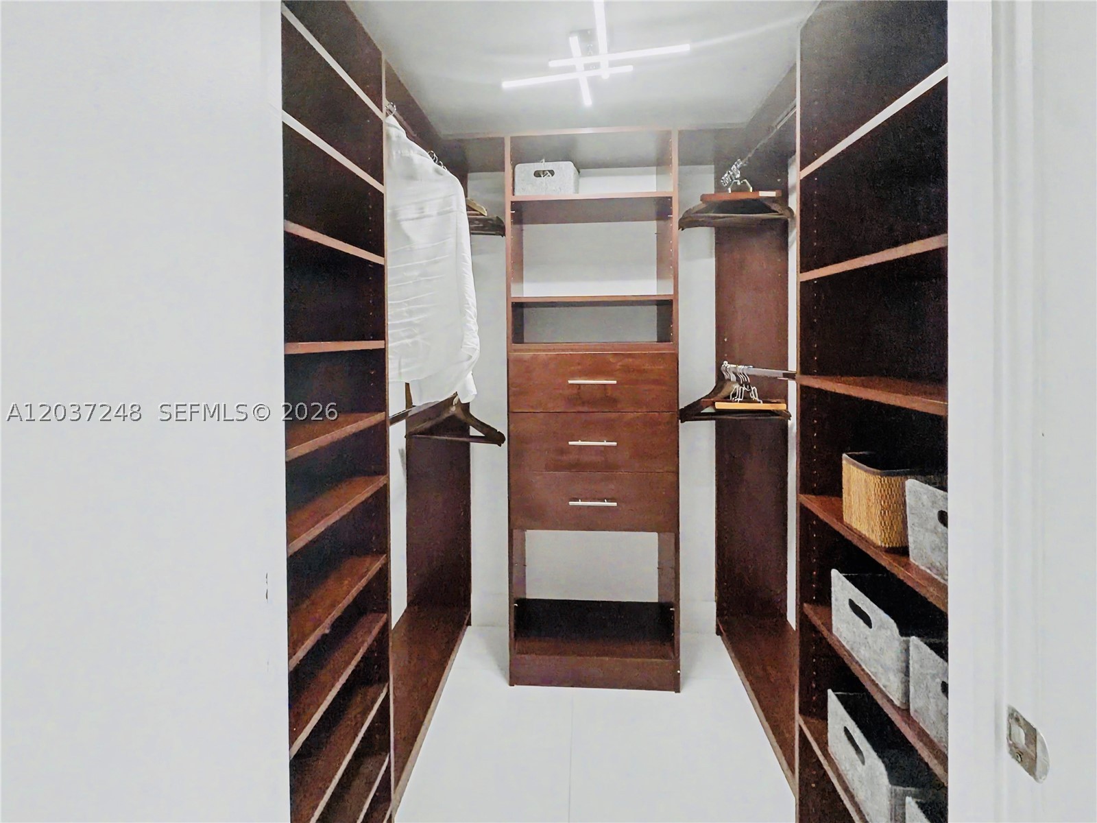 465 Brickell Ave #1605, Miami FL 33131