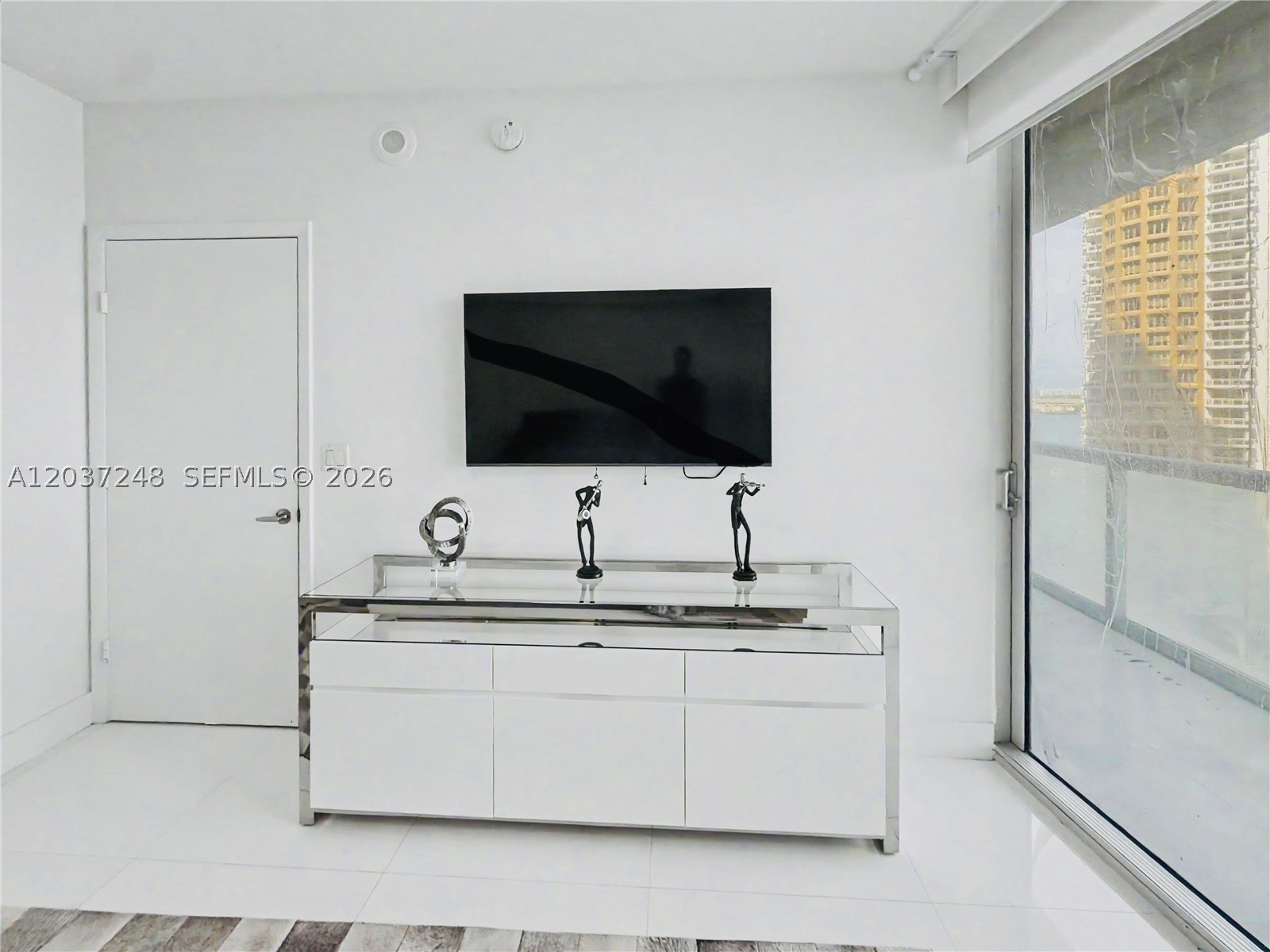 465 Brickell Ave #1605, Miami FL 33131