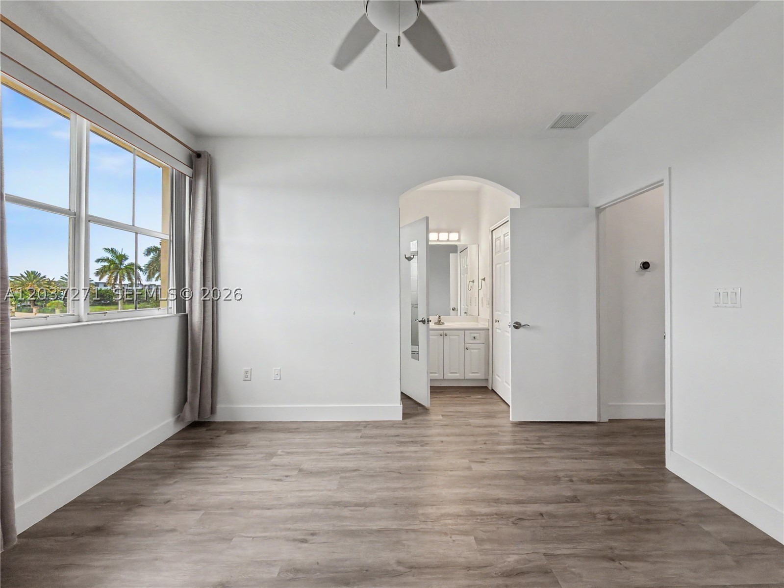 10573 SW 6th St #1206, Pembroke Pines FL 33025