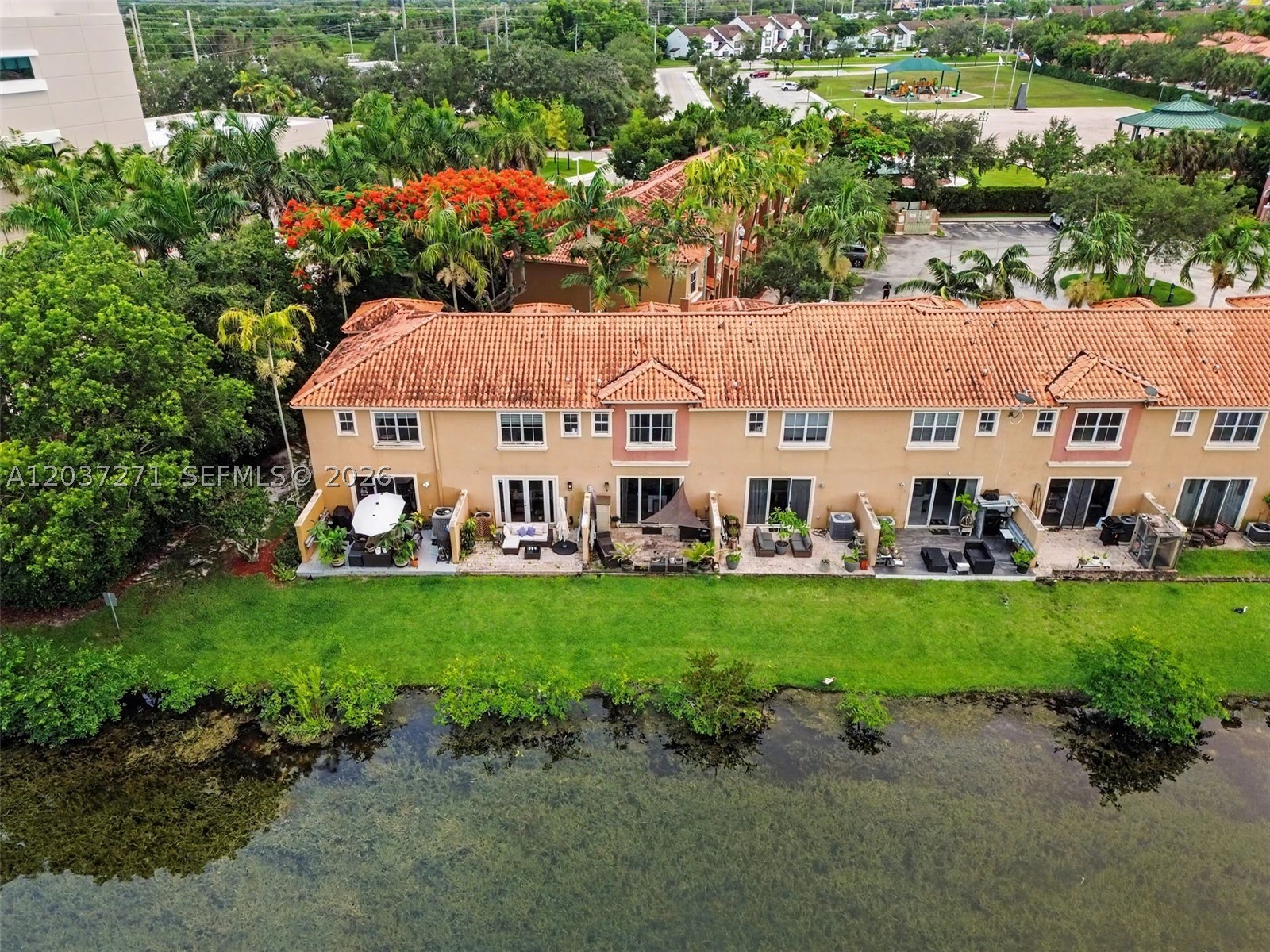 10573 SW 6th St #1206, Pembroke Pines FL 33025