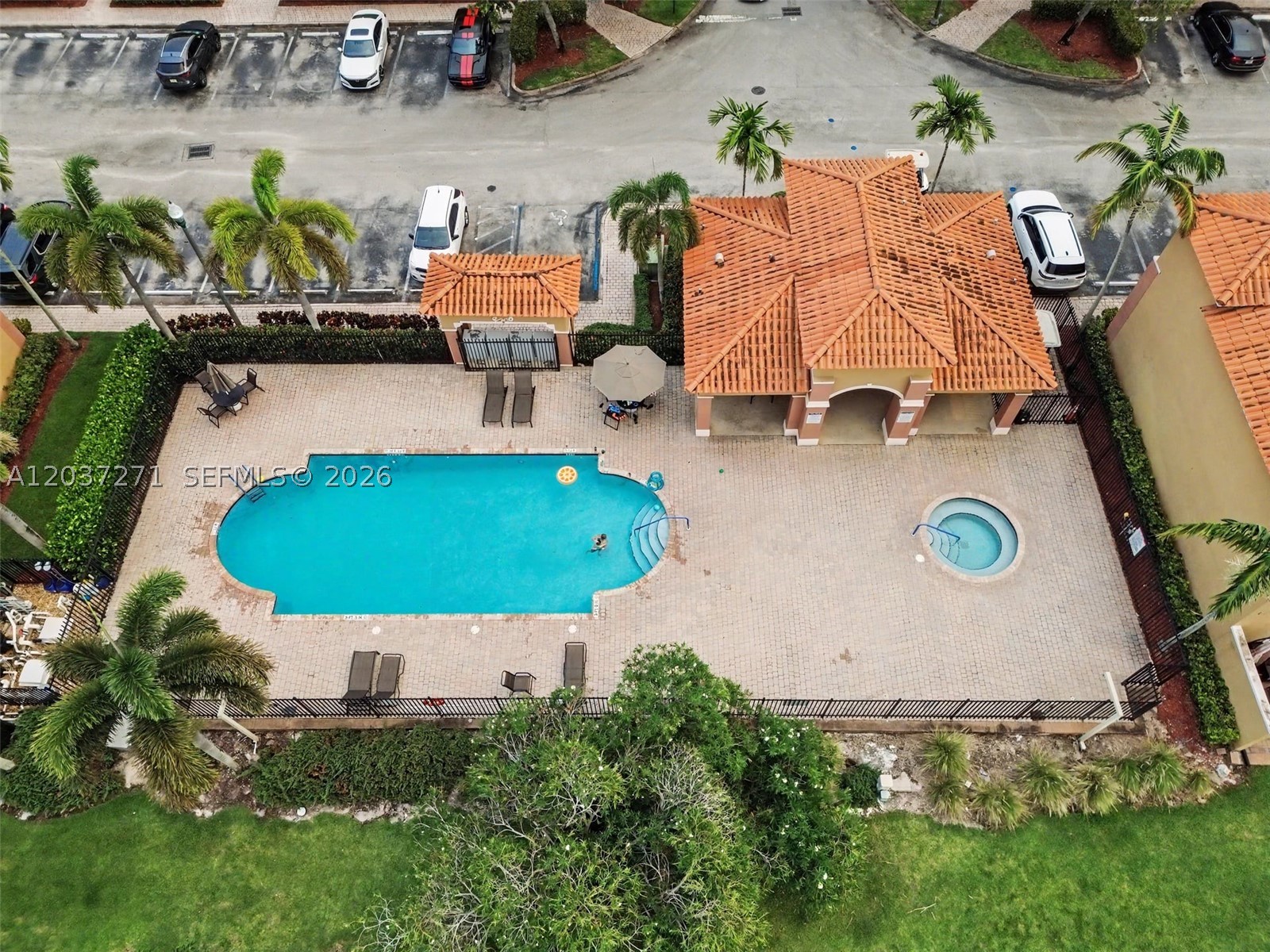 10573 SW 6th St #1206, Pembroke Pines FL 33025
