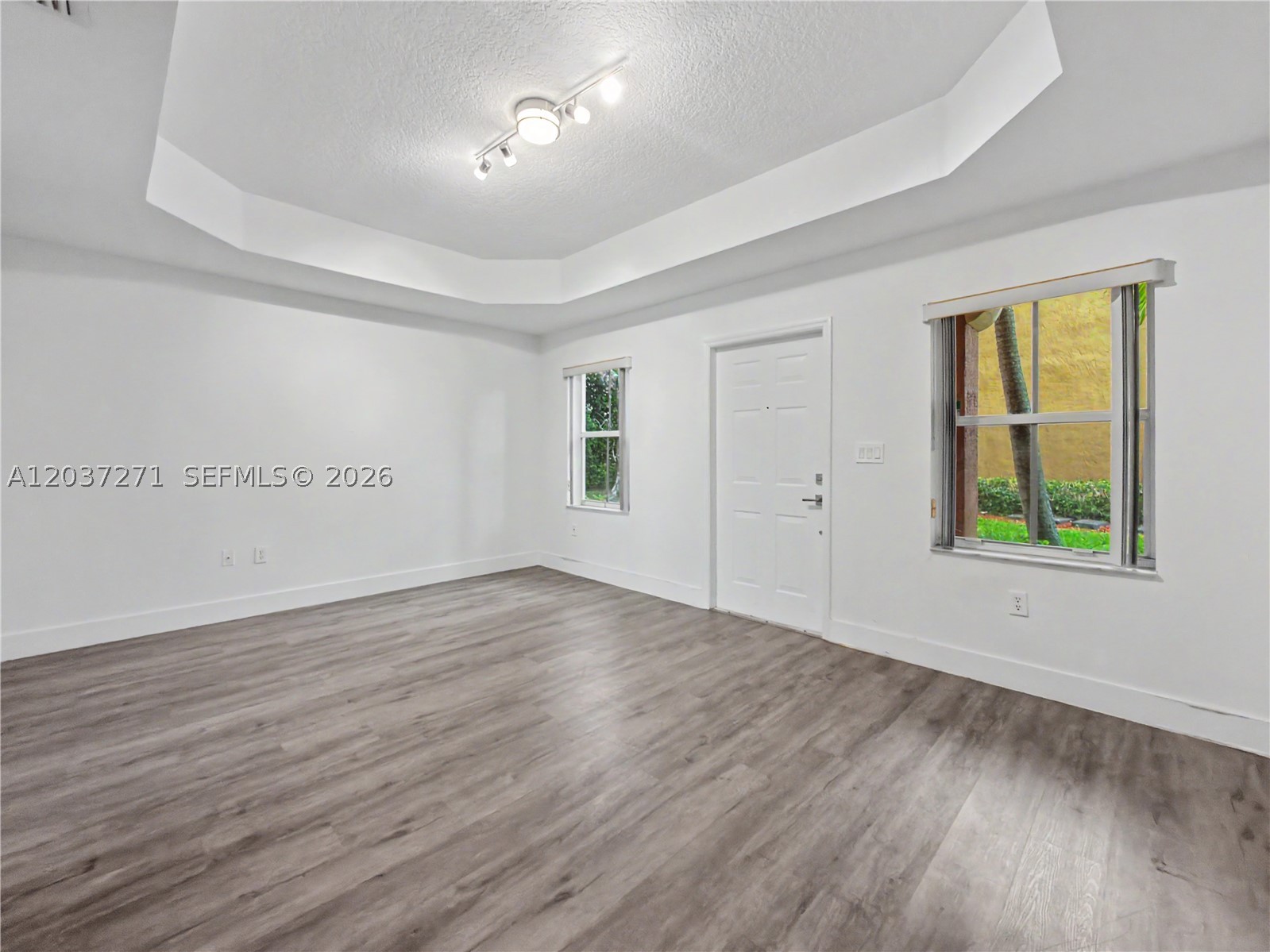 10573 SW 6th St #1206, Pembroke Pines FL 33025