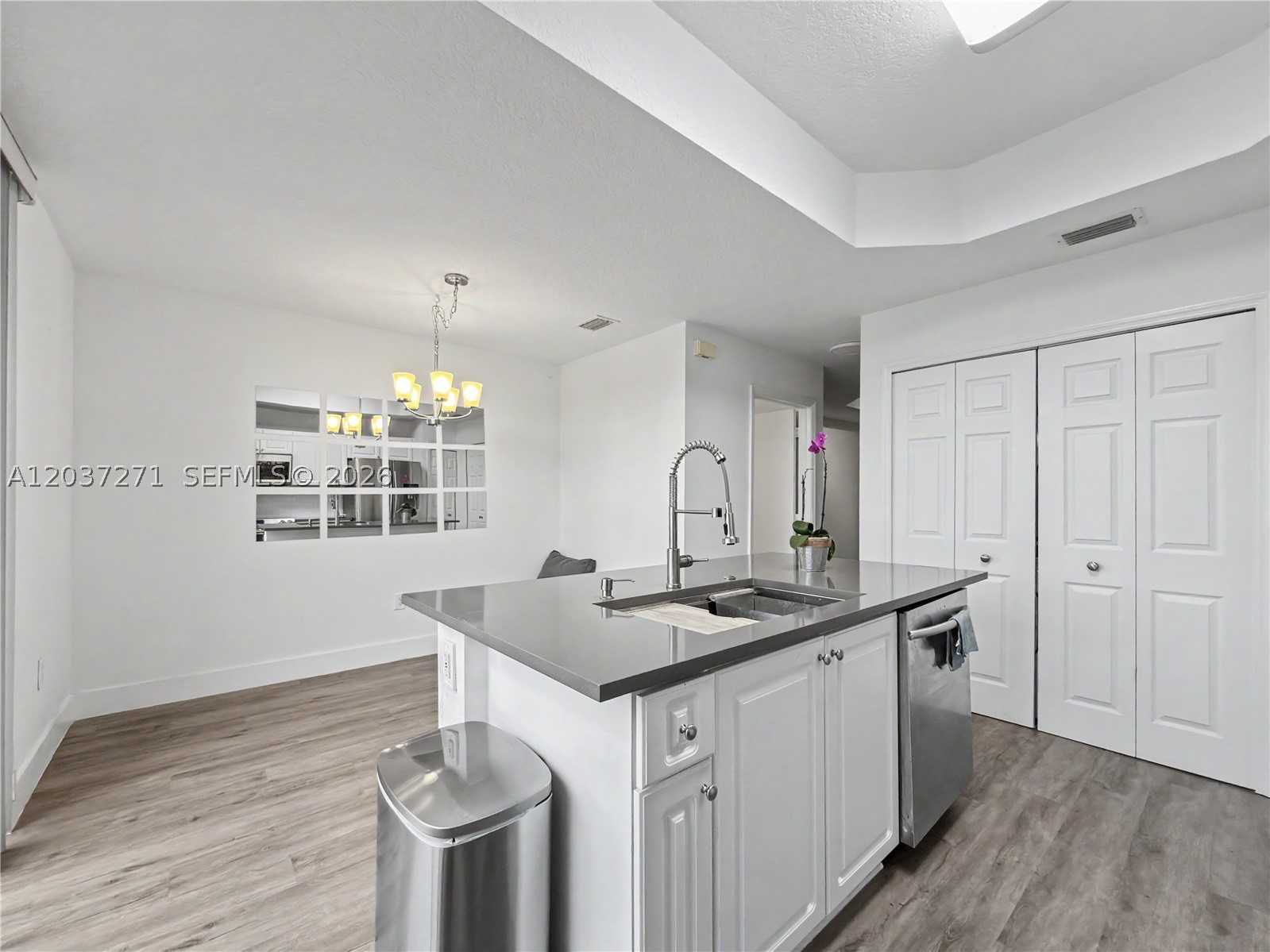 10573 SW 6th St #1206, Pembroke Pines FL 33025