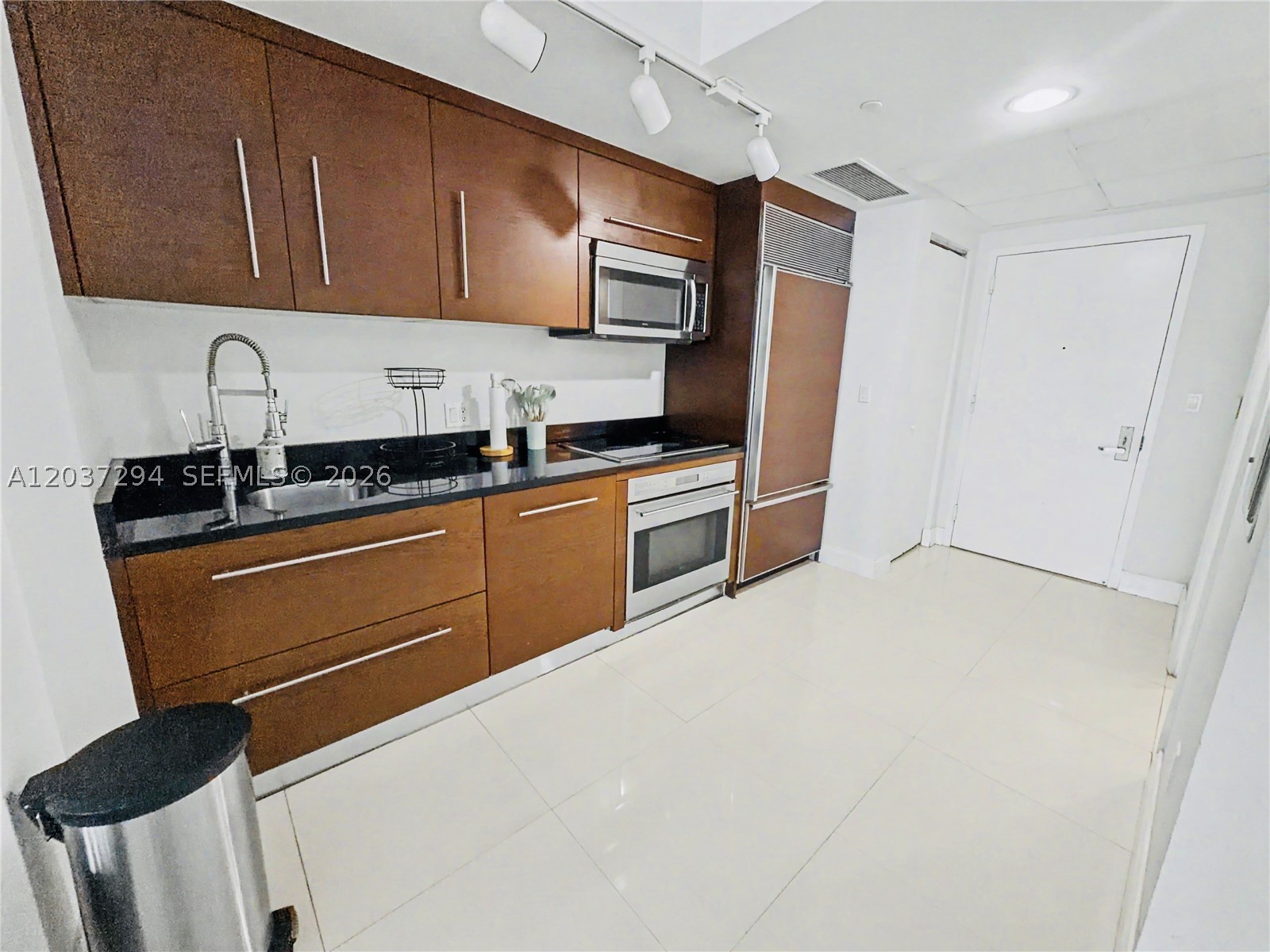 475 Brickell Ave #1910, Miami FL 33131