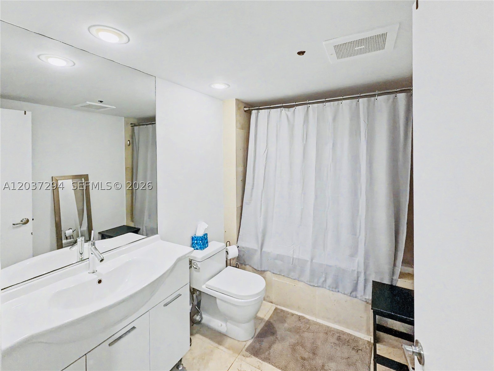 475 Brickell Ave #1910, Miami FL 33131