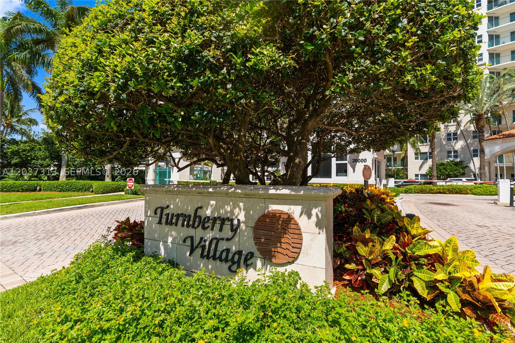 20000 E Country Club Dr #306, Aventura FL 33180