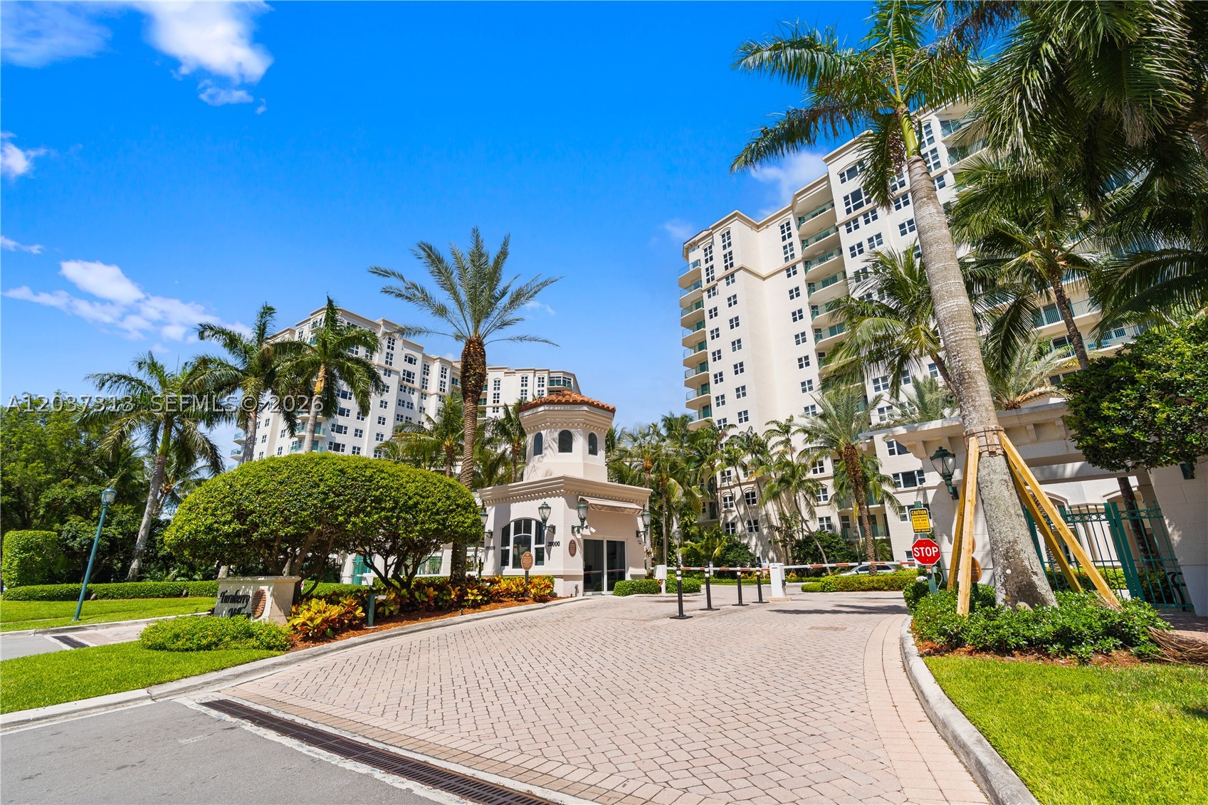 20000 E Country Club Dr #306, Aventura FL 33180