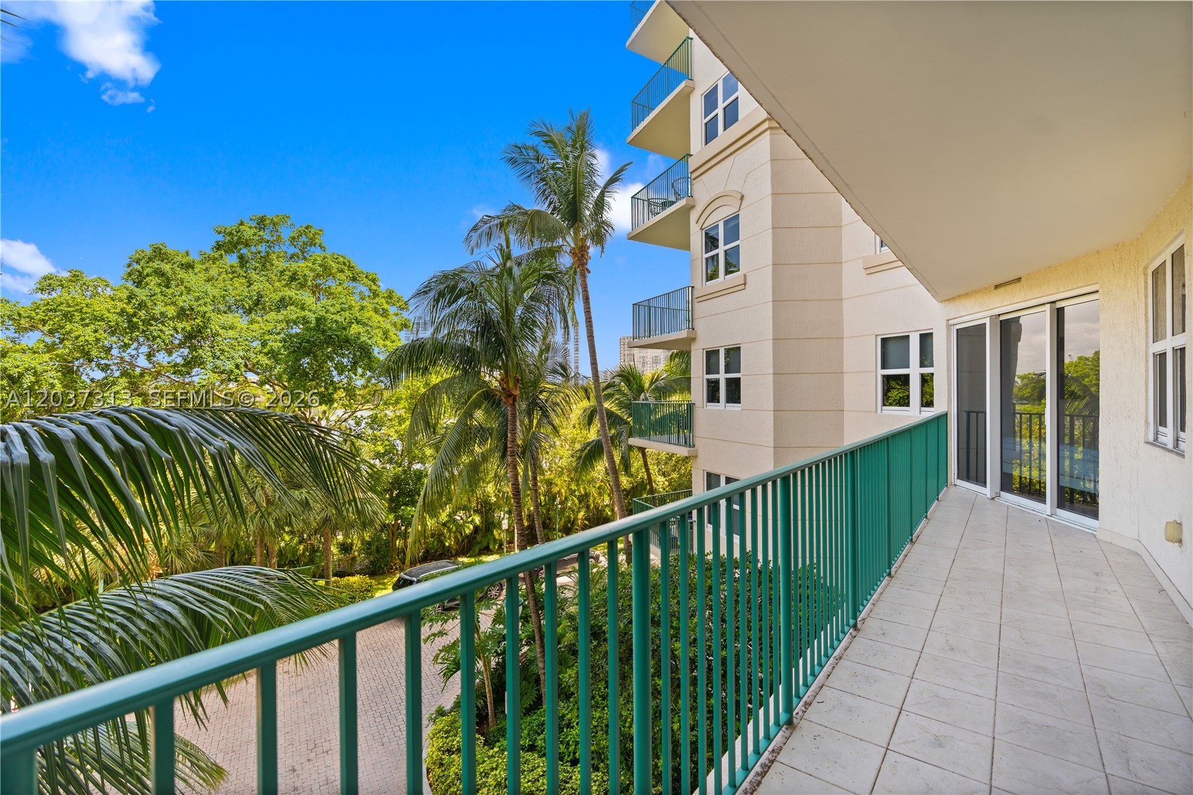 20000 E Country Club Dr #306, Aventura FL 33180