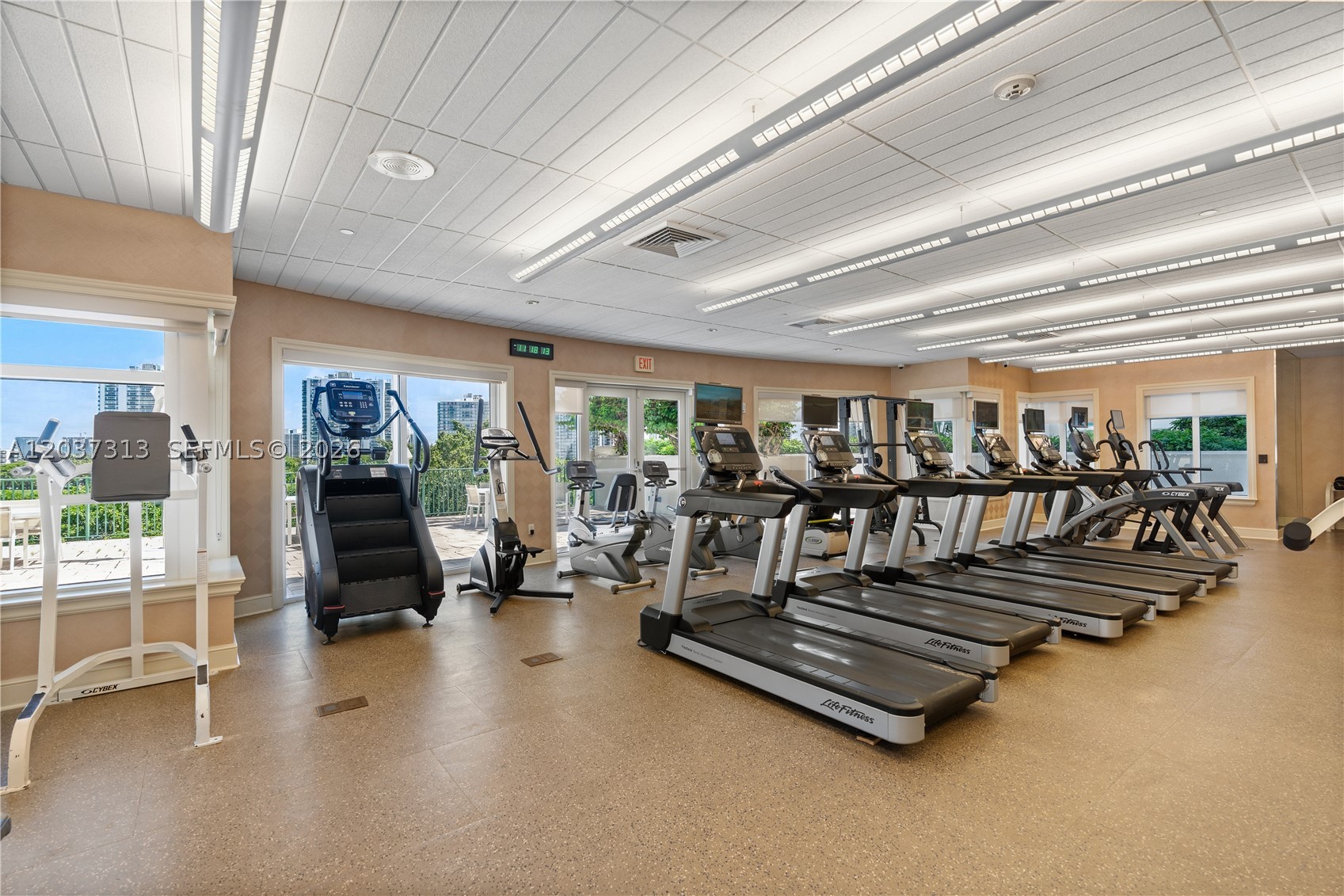 20000 E Country Club Dr #306, Aventura FL 33180