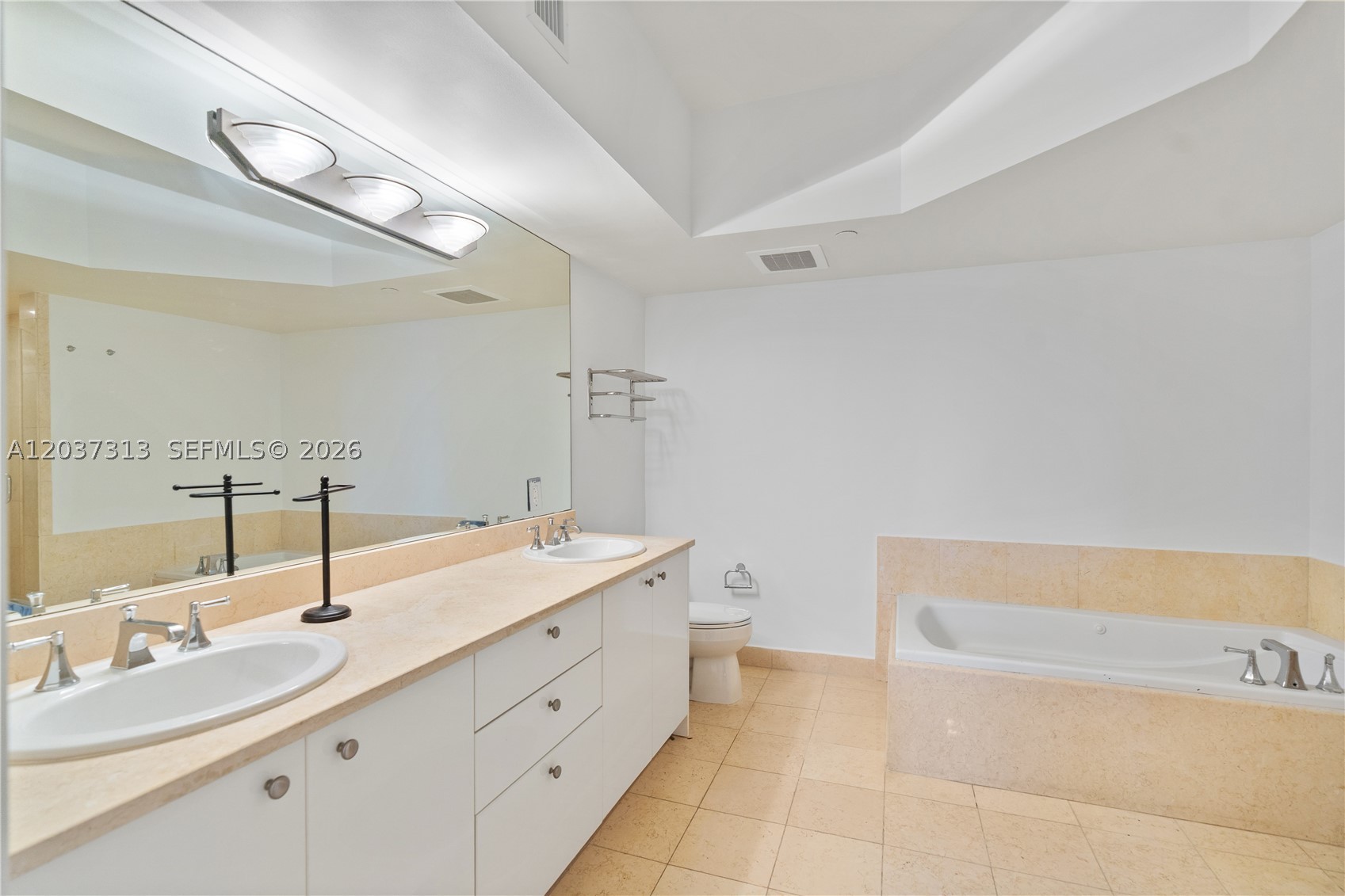 20000 E Country Club Dr #306, Aventura FL 33180