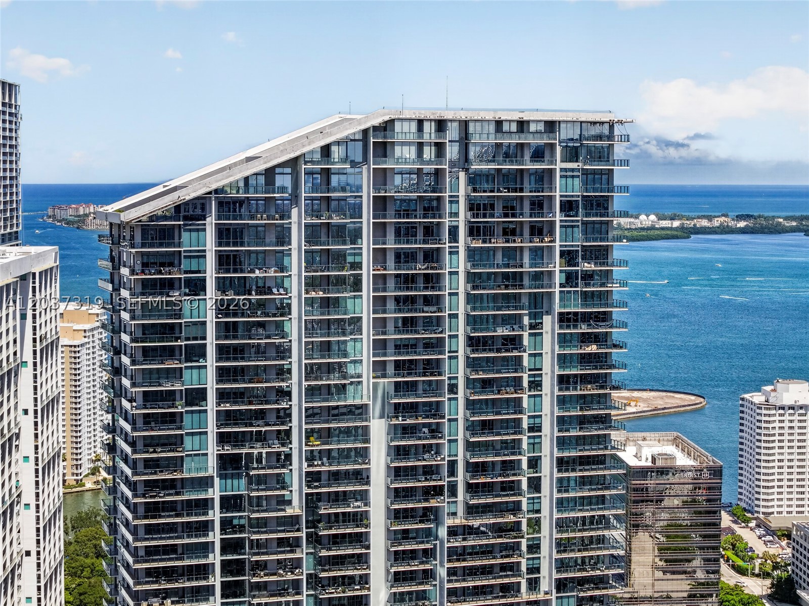 68 SE 6th St #3506, Miami FL 33131