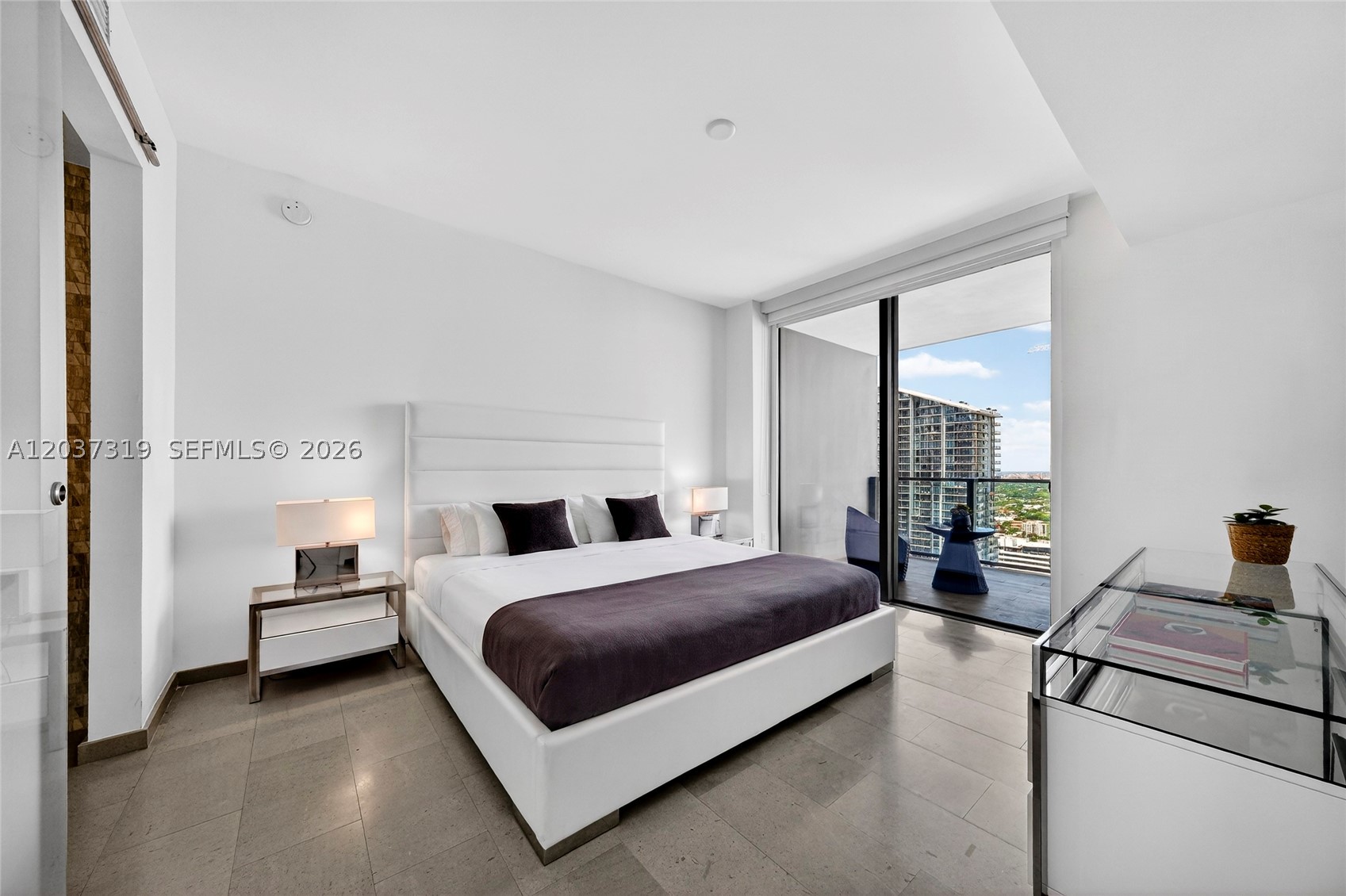 68 SE 6th St #3506, Miami FL 33131