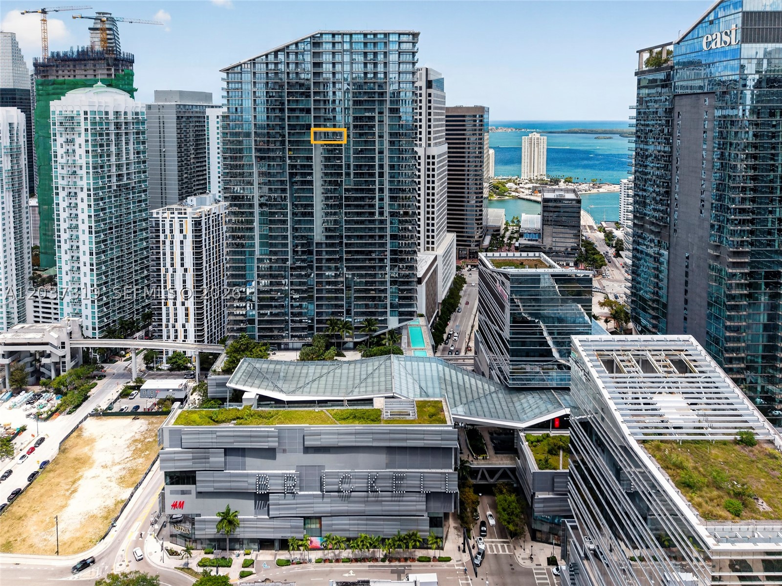 68 SE 6th St #3506, Miami FL 33131