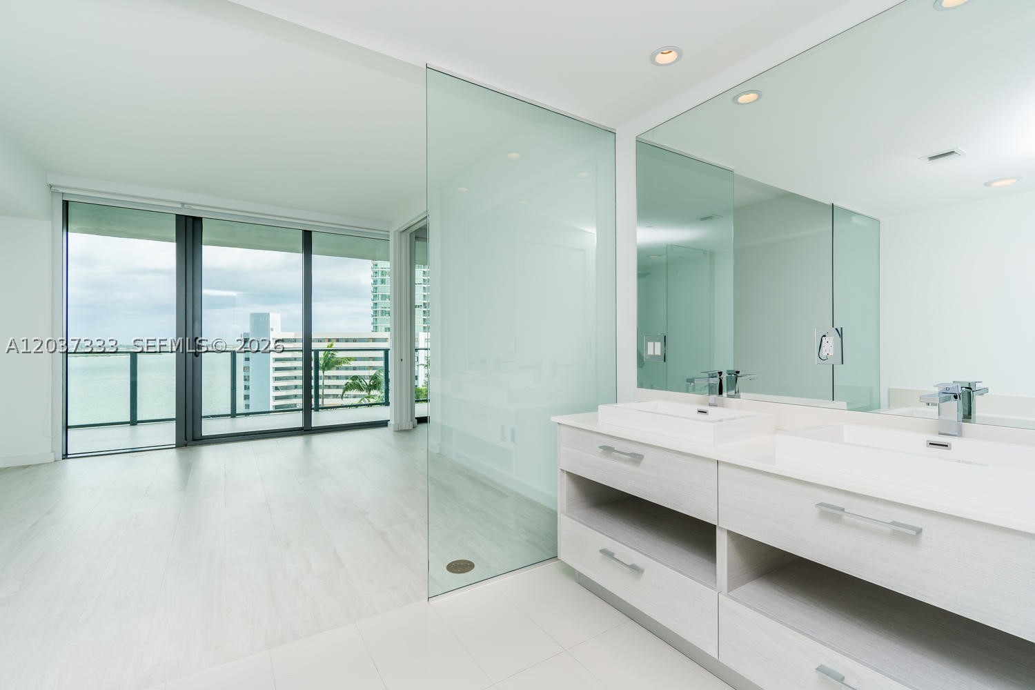 650 NE 32nd St #805, Miami FL 33137