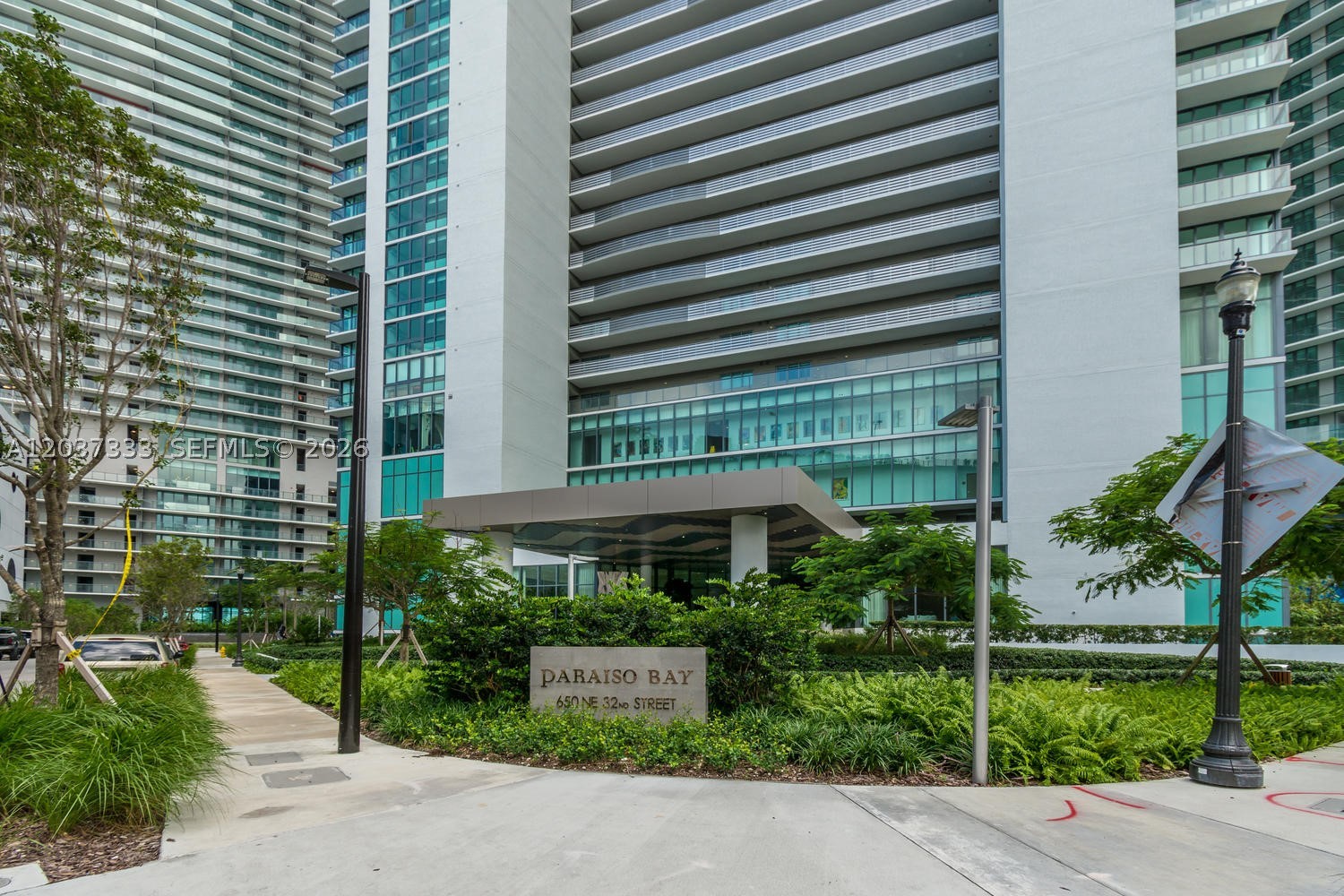650 NE 32nd St #805, Miami FL 33137