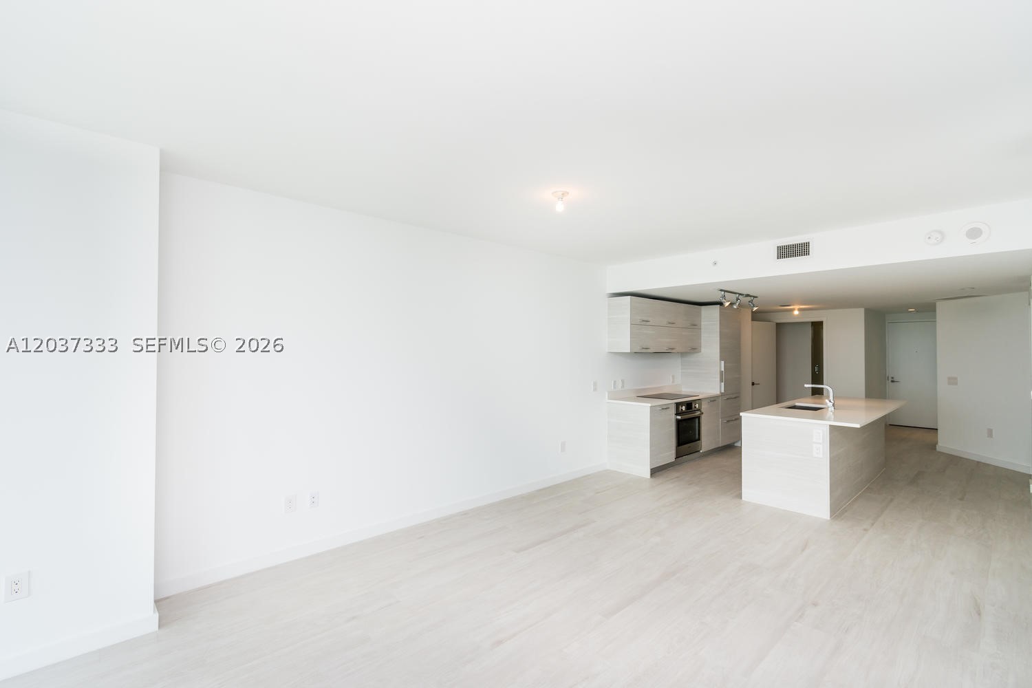 650 NE 32nd St #805, Miami FL 33137