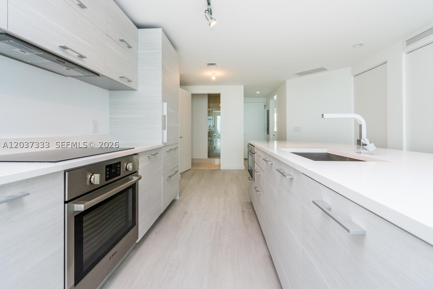 650 NE 32nd St #805, Miami FL 33137