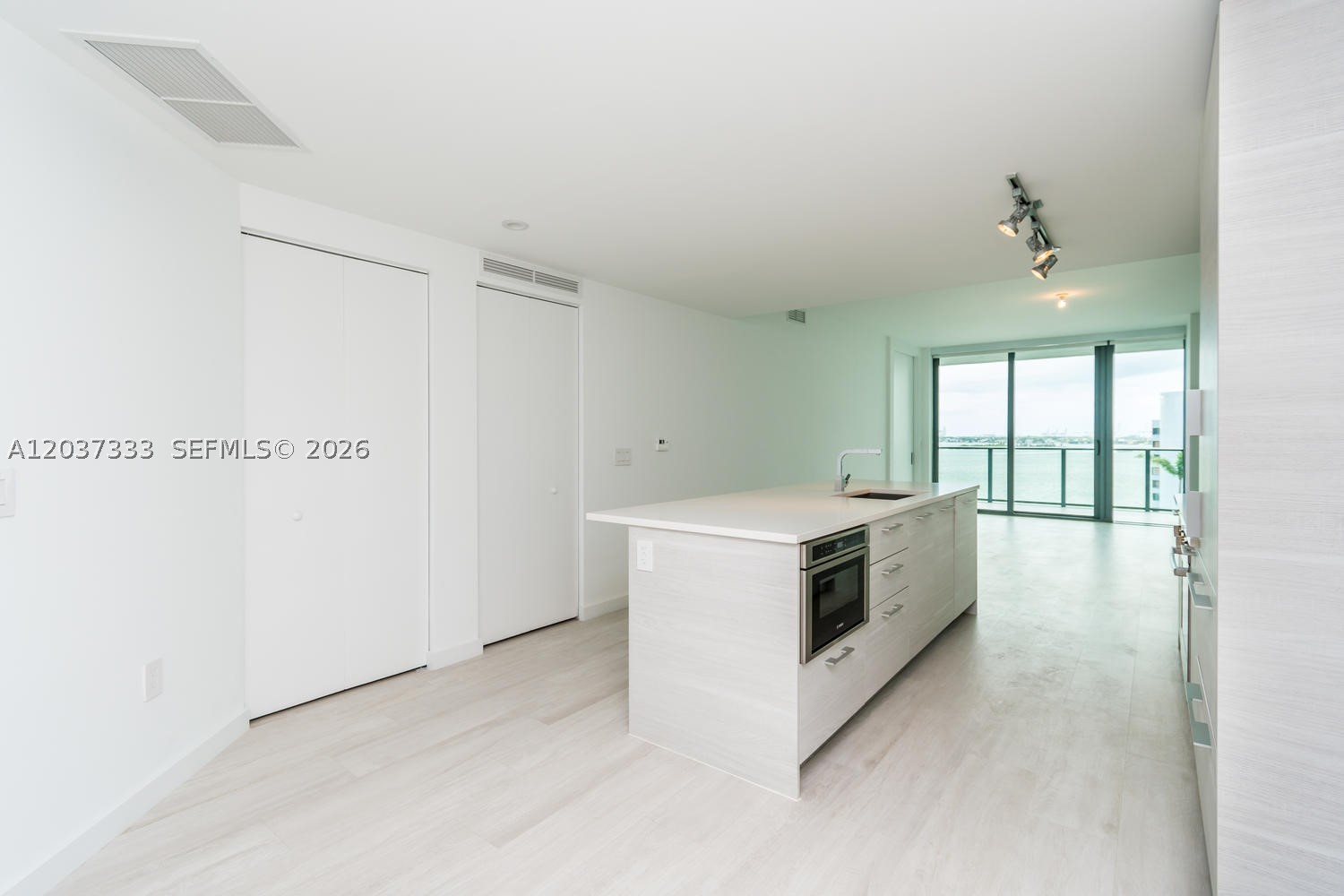 650 NE 32nd St #805, Miami FL 33137