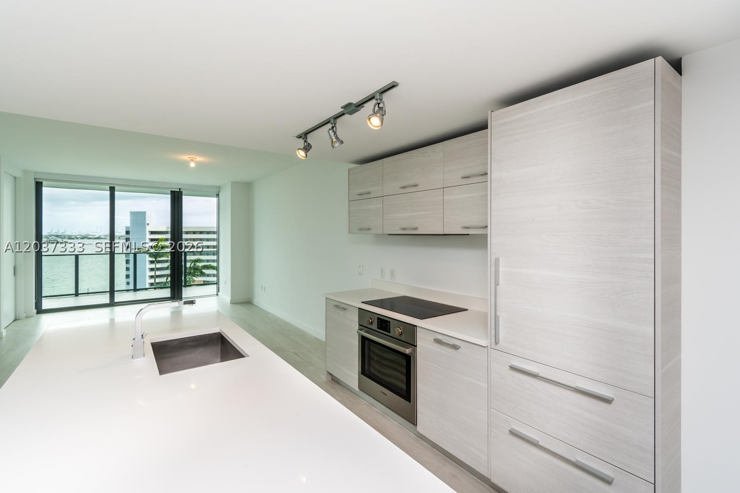 650 NE 32nd St #805, Miami FL 33137