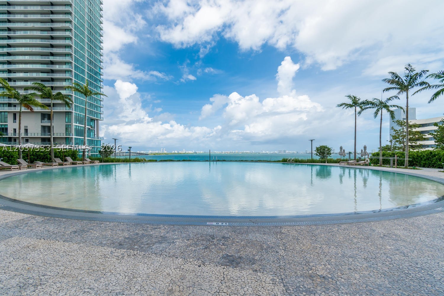 650 NE 32nd St #805, Miami FL 33137
