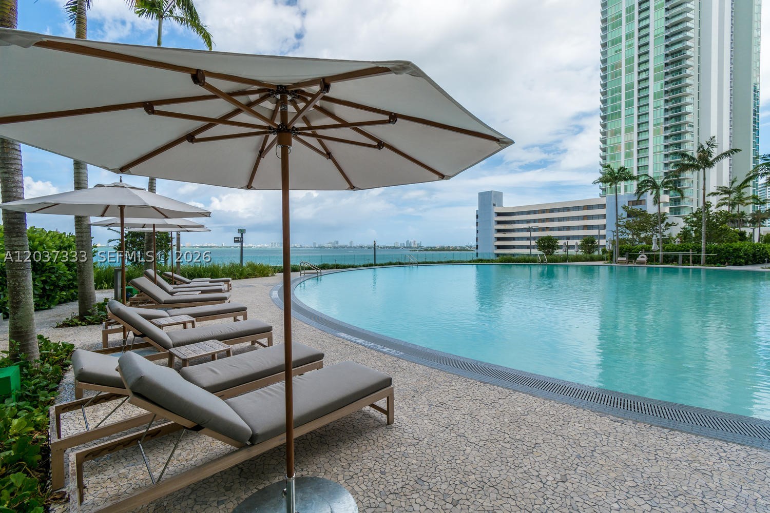 650 NE 32nd St #805, Miami FL 33137