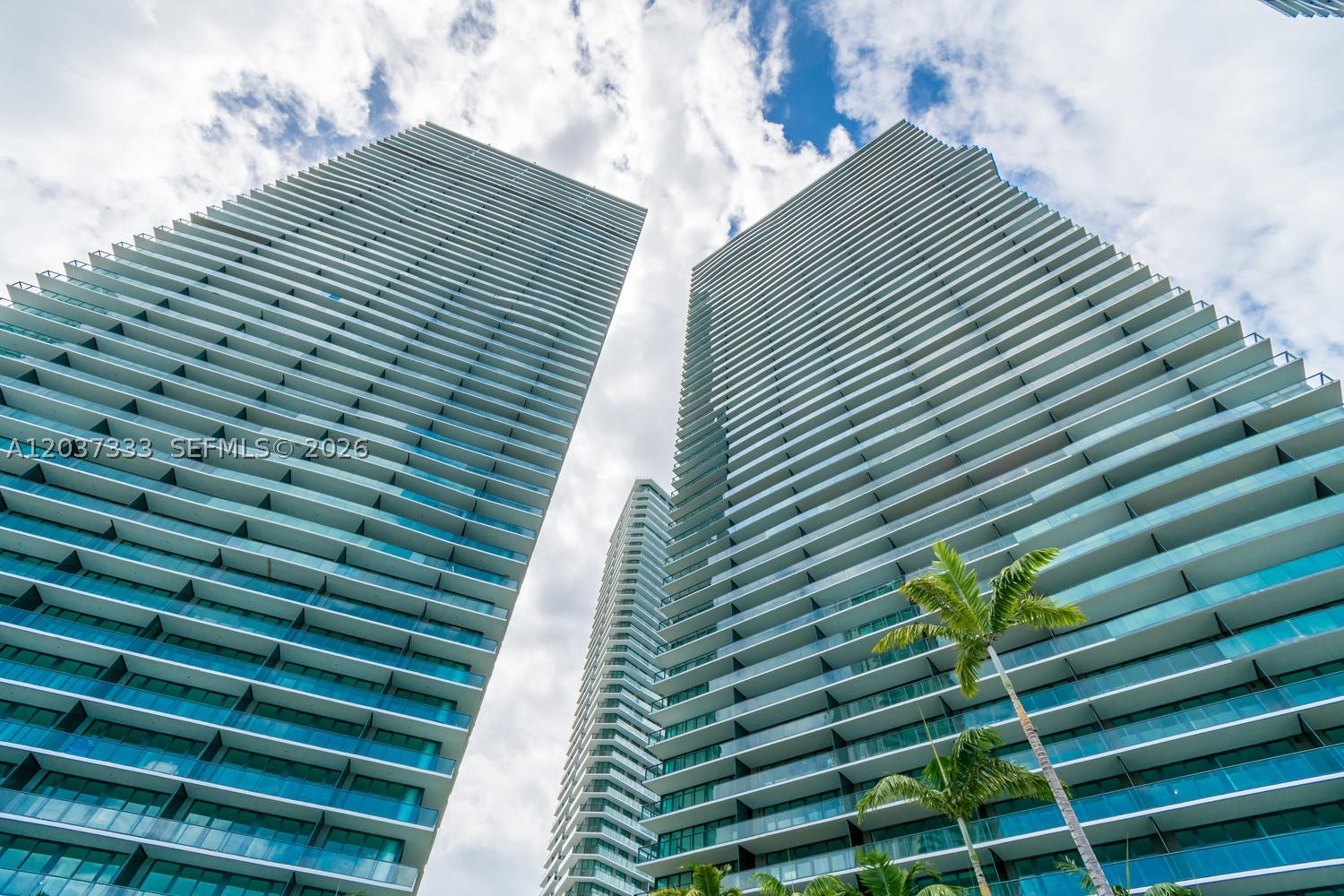 650 NE 32nd St #805, Miami FL 33137