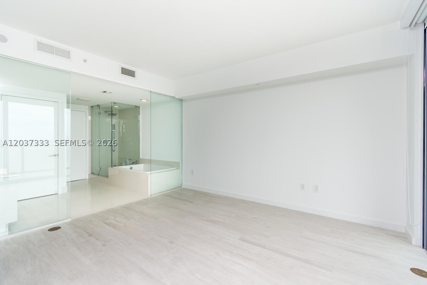 650 NE 32nd St #805, Miami FL 33137
