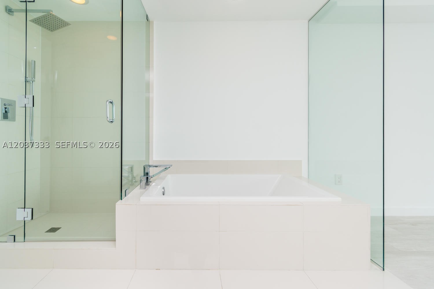 650 NE 32nd St #805, Miami FL 33137