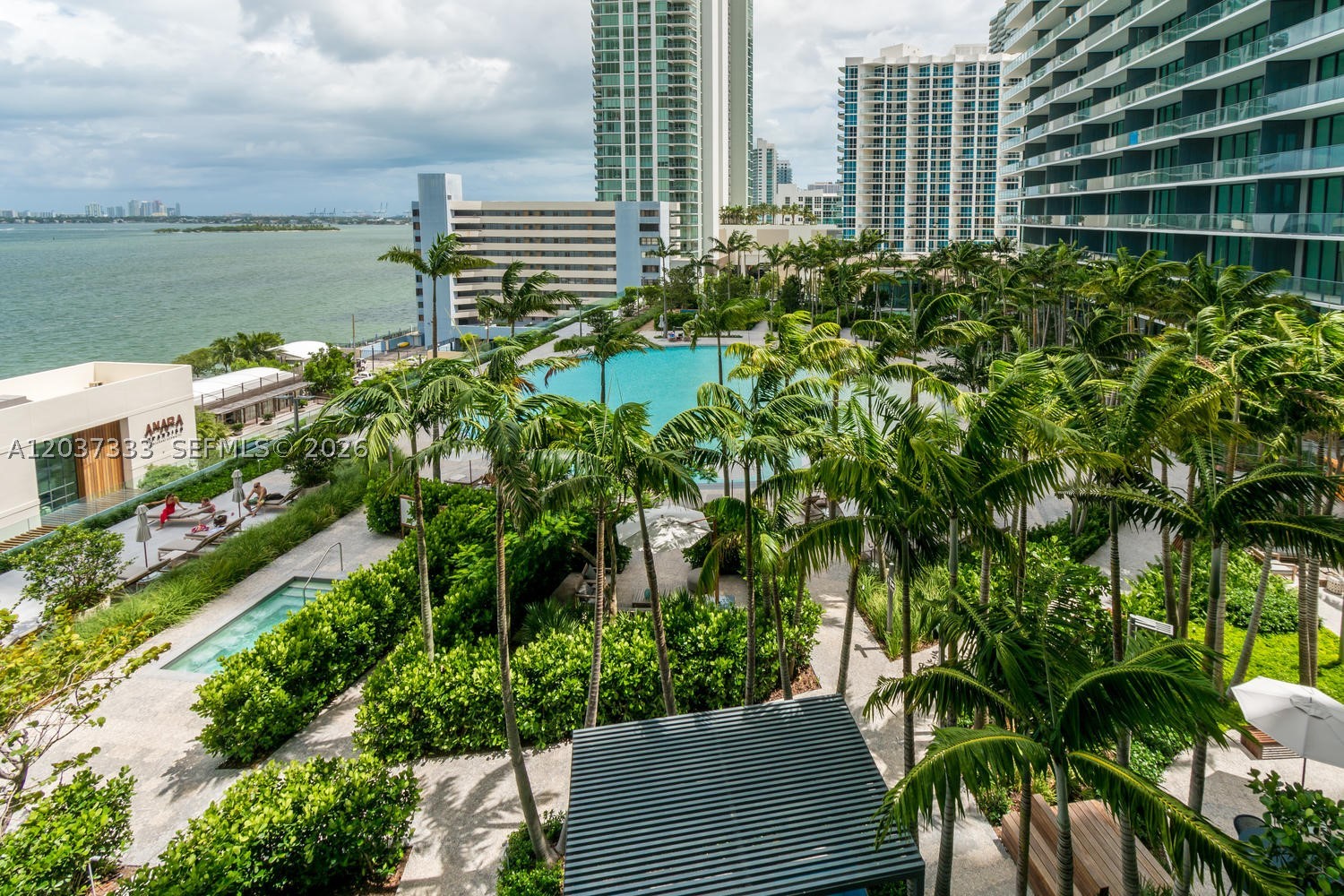 650 NE 32nd St #805, Miami FL 33137