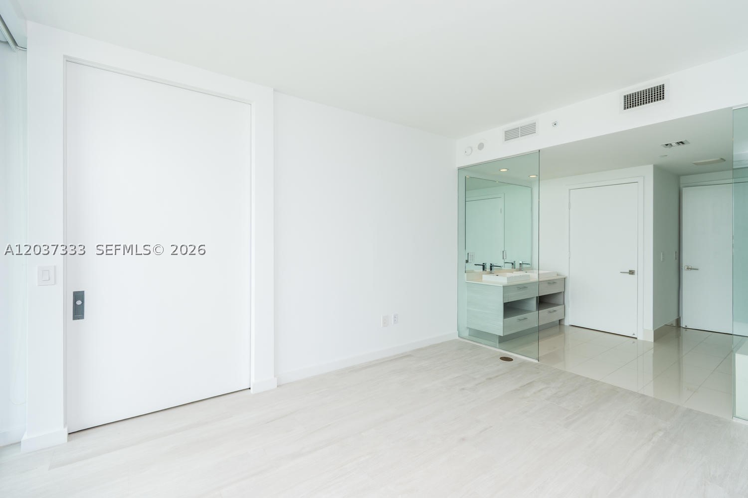 650 NE 32nd St #805, Miami FL 33137
