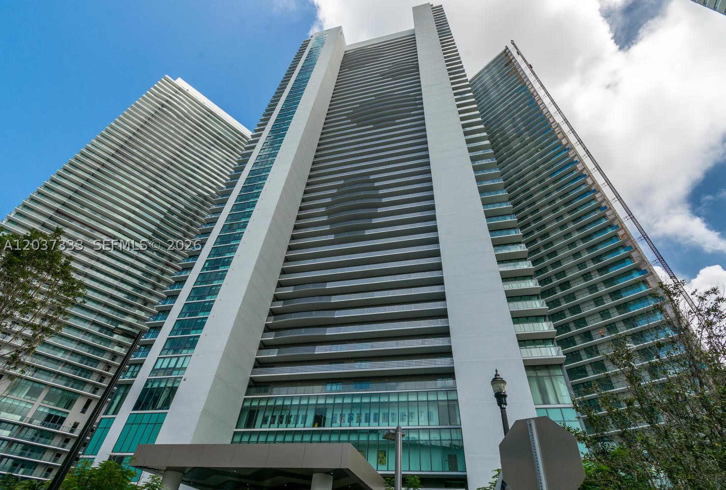 650 NE 32nd St #805, Miami FL 33137